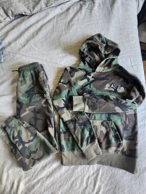 Jordan Sweatshirt and Joggers Set